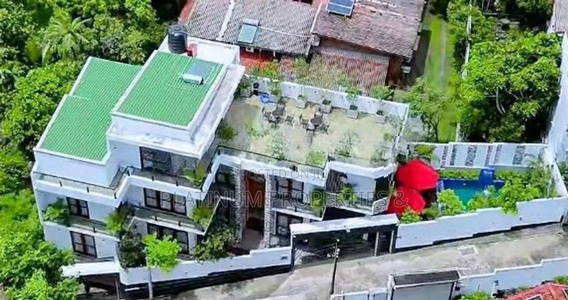 Super Luxury Brand New House With Pool For Sale In Pelawatta