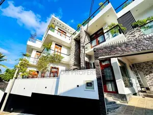 Super Luxury Brand New House With Pool For Sale In Pelawatta