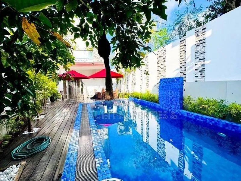 Super Luxury Brand New House With Pool For Sale In Pelawatta