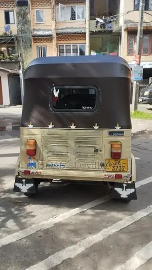 Bajaj RE 2005