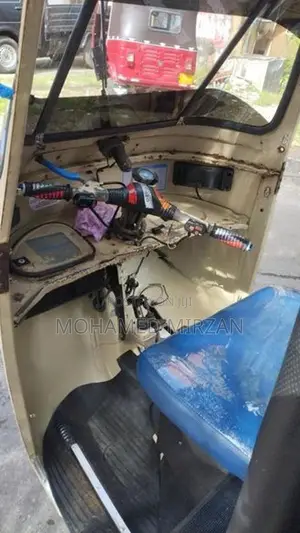 Bajaj RE 2005