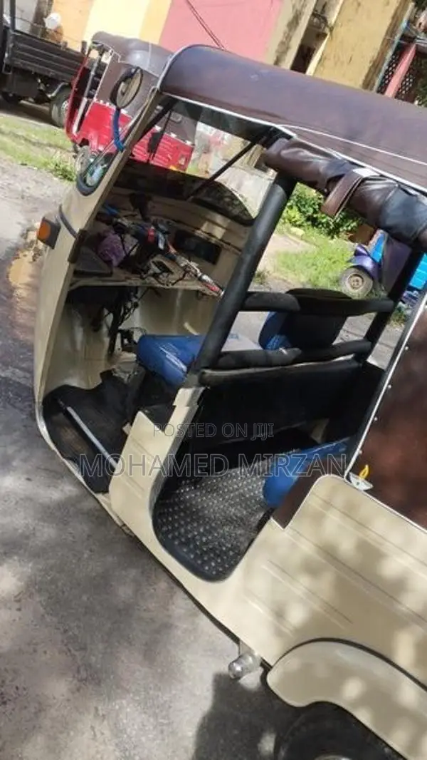 Bajaj RE 2005