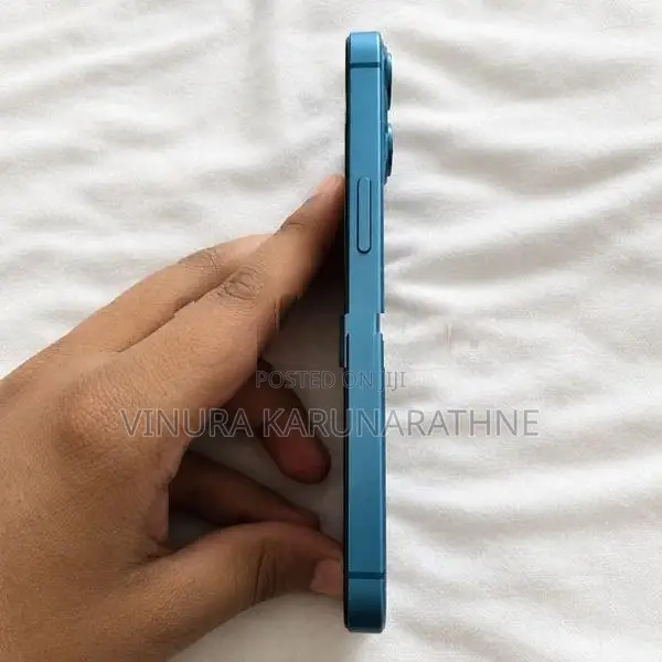 Apple iPhone 13 (Used)