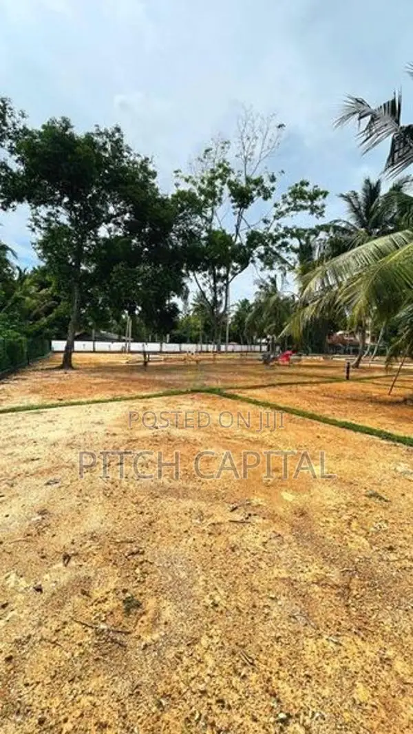Land in Midigama