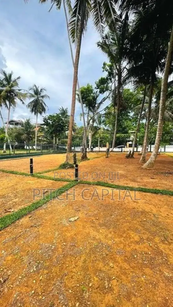Land in Midigama