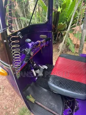 Bajaj RE 2000