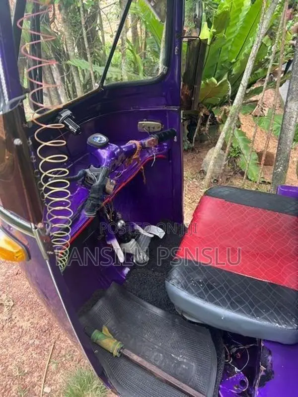 Bajaj RE 2000