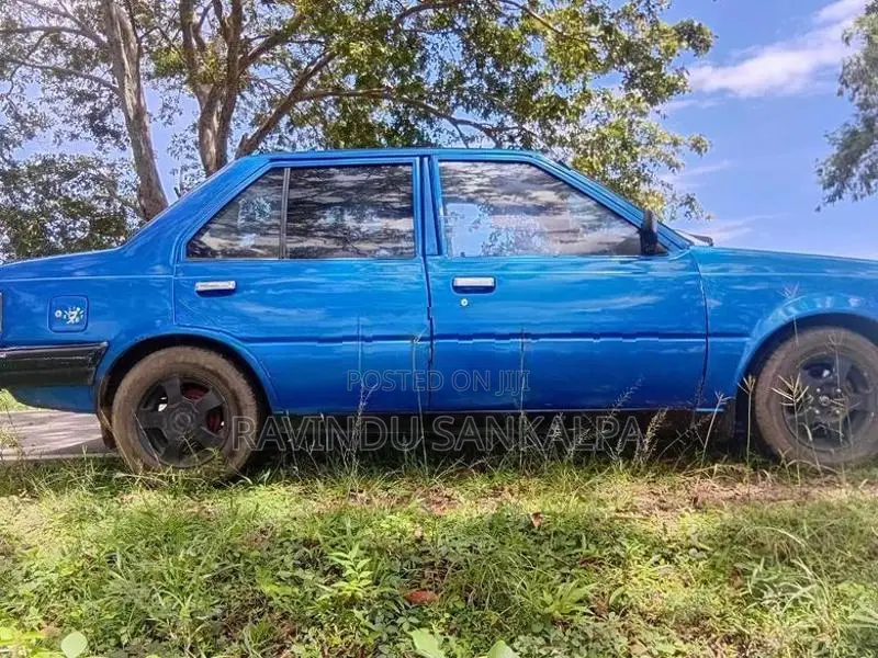 Nissan Sunny HB11 1988
