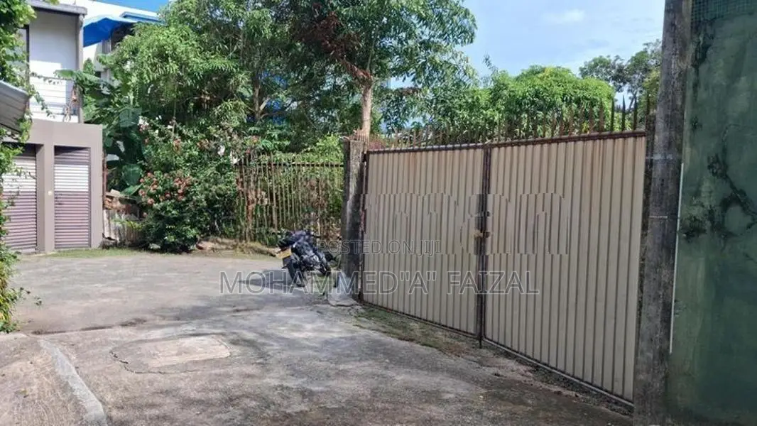 Land For Sale in Bashline Road Narahampita Colombo.05