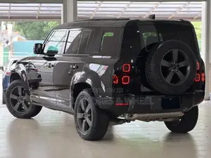 Land Rover Defender 7 SEATER SUN ROOF 2026