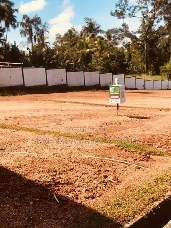 Residence Land for Sale in Athurugiriya