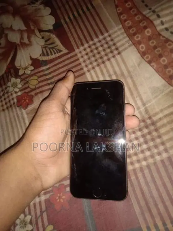 Apple iPhone 8 (Used)