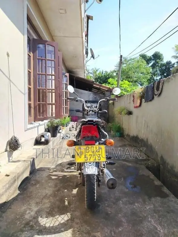 Bajaj CT100 2015