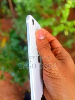 Apple iPhone SE 2 (Used)