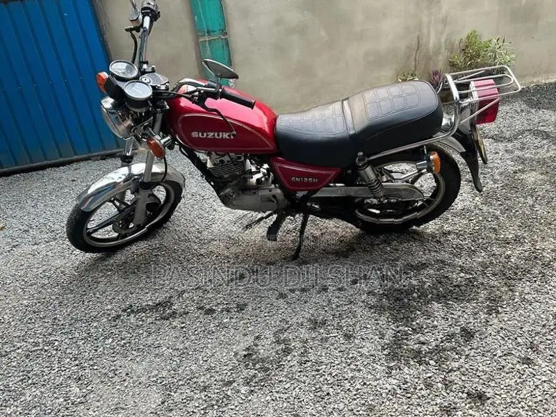 Suzuki GN 125 2015
