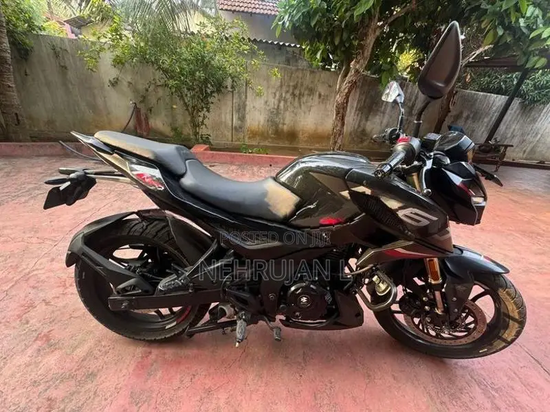 Bajaj Pulsar N160 2025