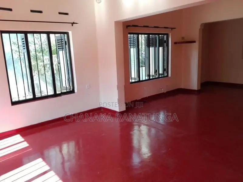 Spacious House With Garden For Rent In Kelaniya