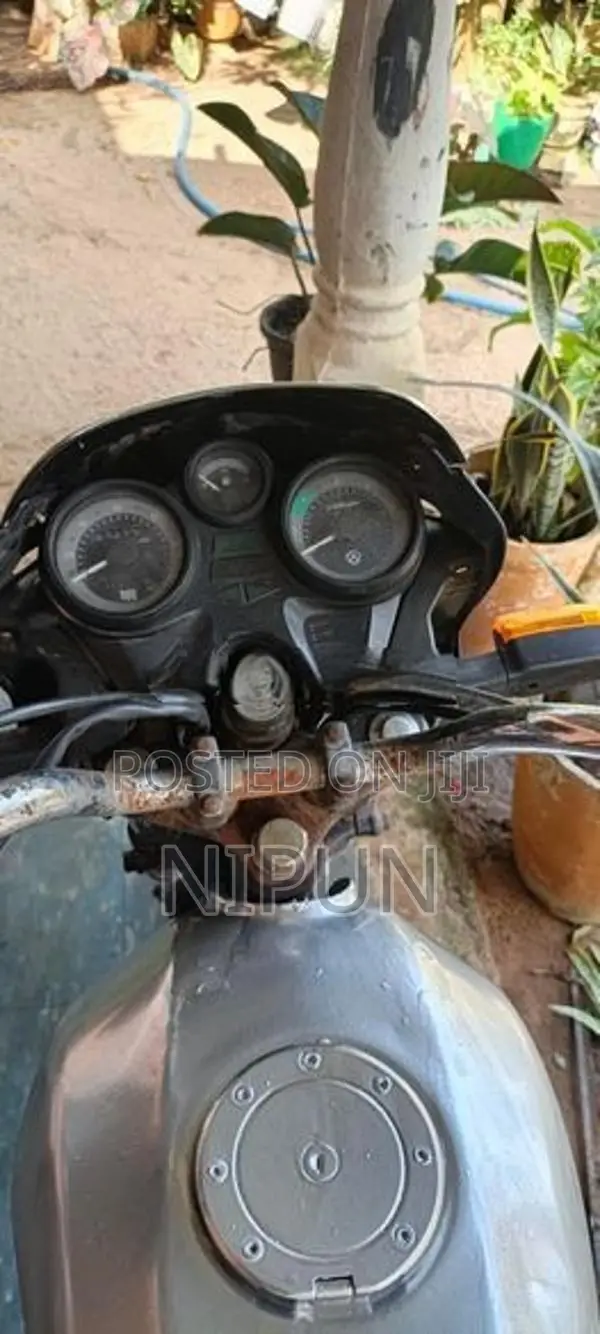 Bajaj Caliber 2004