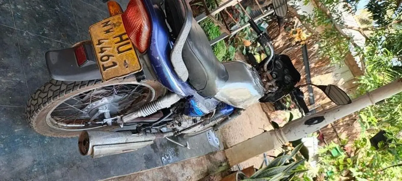 Bajaj Caliber 2004