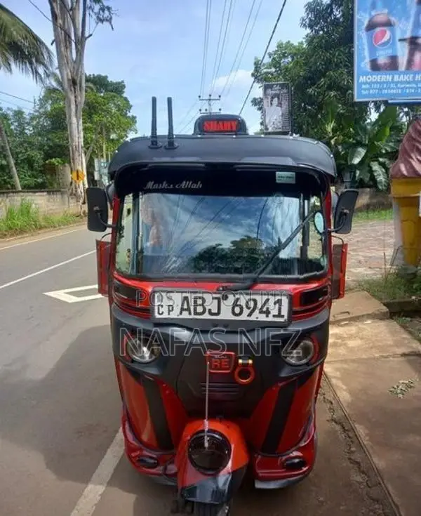 Bajaj RE 2016