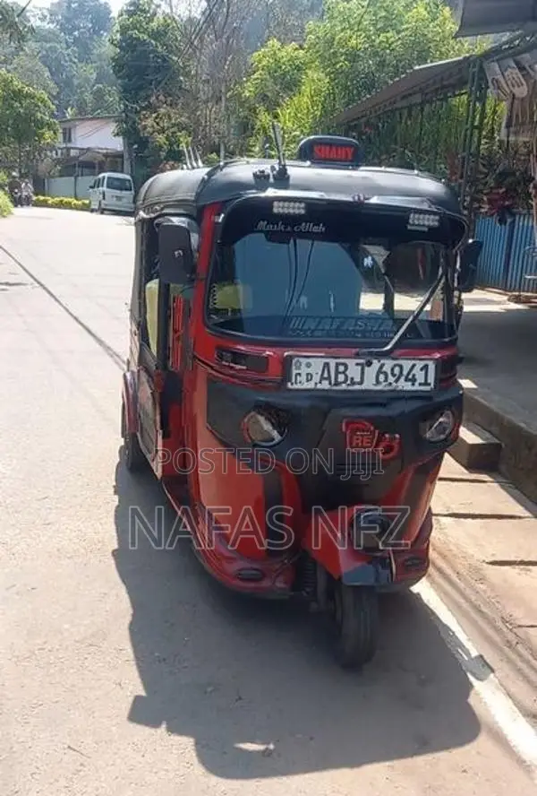 Bajaj RE 2016