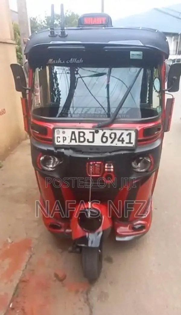 Bajaj RE 2016