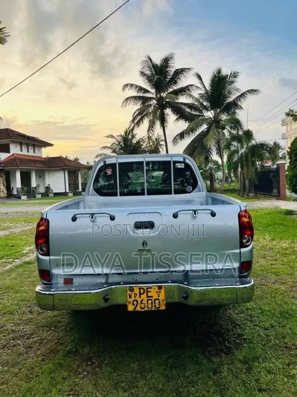 Mitsubishi L200 2010 Pickup (Used)
