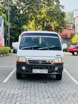 Toyota Dolphin 1989 Van (Used)