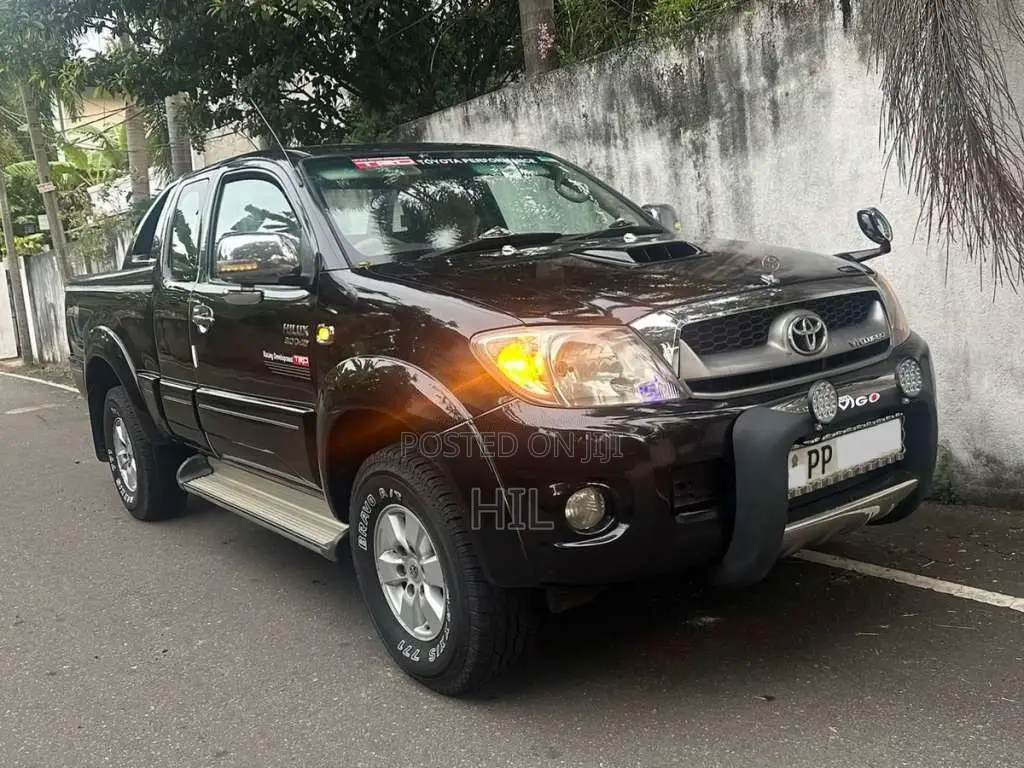 Toyota Hilux Vigo SMART CAB 3000cc PP 4WD 2010 Pickup (Used)