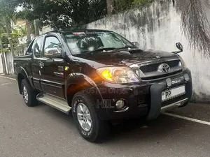 Toyota Hilux Vigo SMART CAB 3000cc PP 4WD 2010 Pickup (Used)
