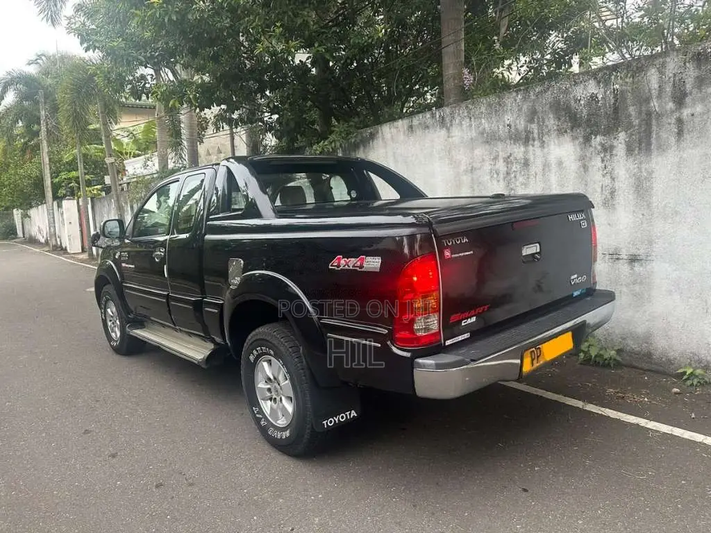 Toyota Hilux Vigo SMART CAB 3000cc PP 4WD 2010 Pickup (Used)