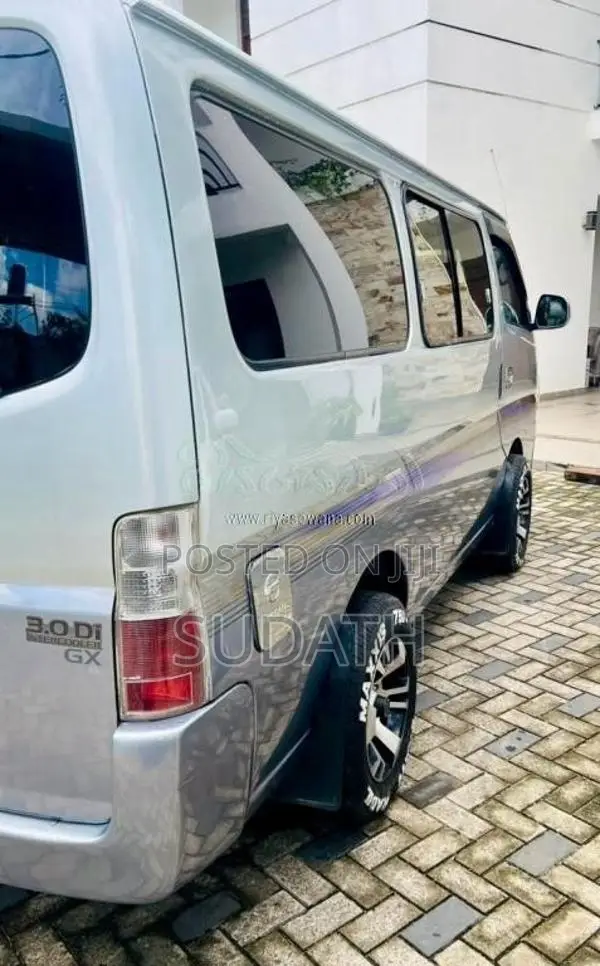 Nissan E25 2006 Van (Used)