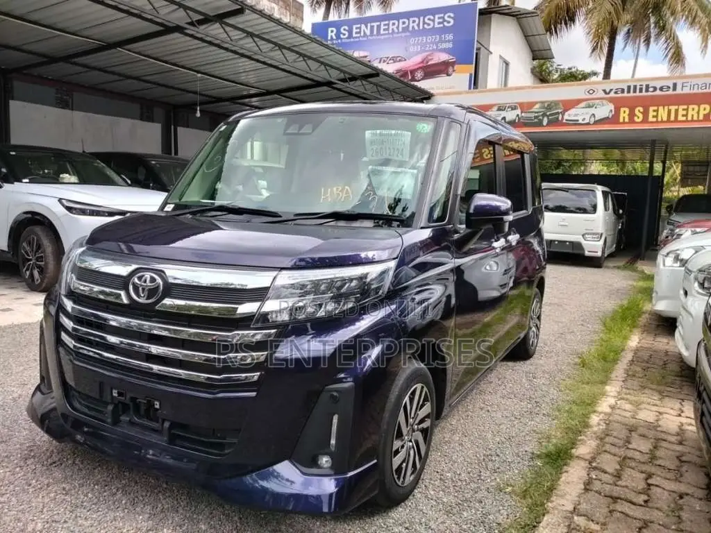 Toyota Roomy Custom G 2023 Car Unregistered (Recondition)