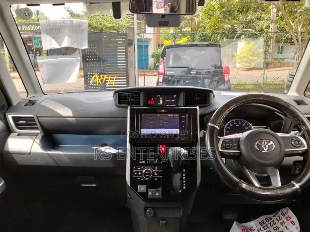 Toyota Roomy Custom G 2023 Car Unregistered (Recondition)