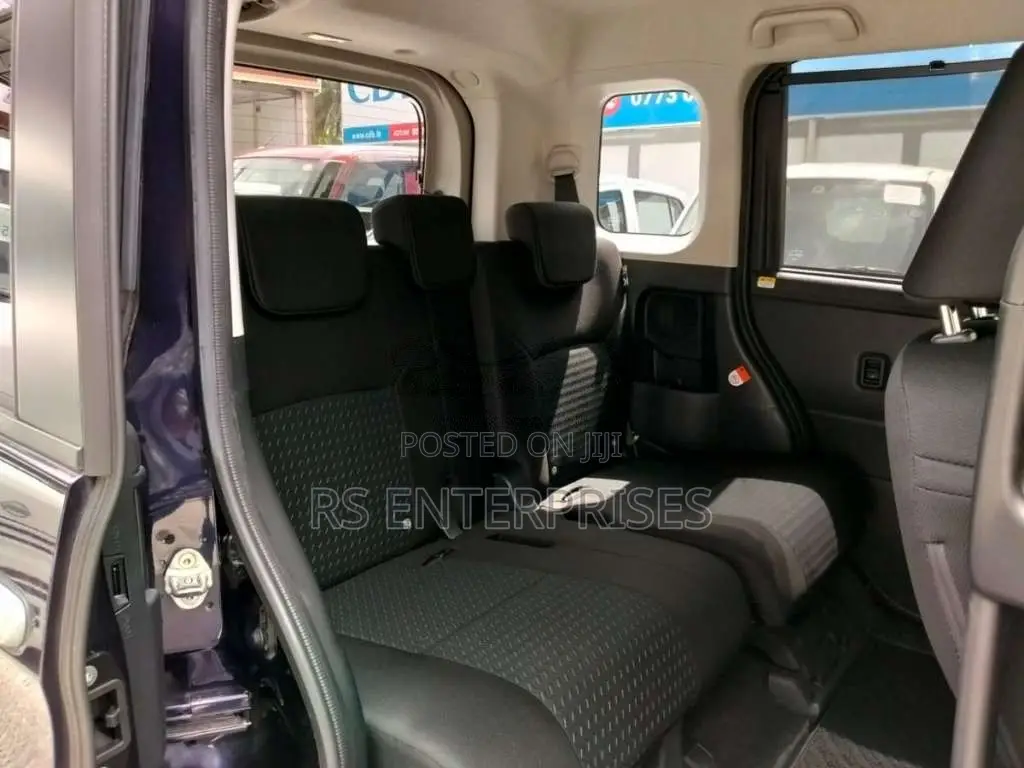 Toyota Roomy Custom G 2023 Car Unregistered (Recondition)