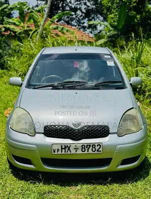 Toyota Vitz 2001 Car (Used)