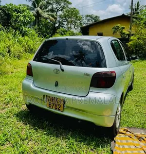 Toyota Vitz 2001 Car (Used)