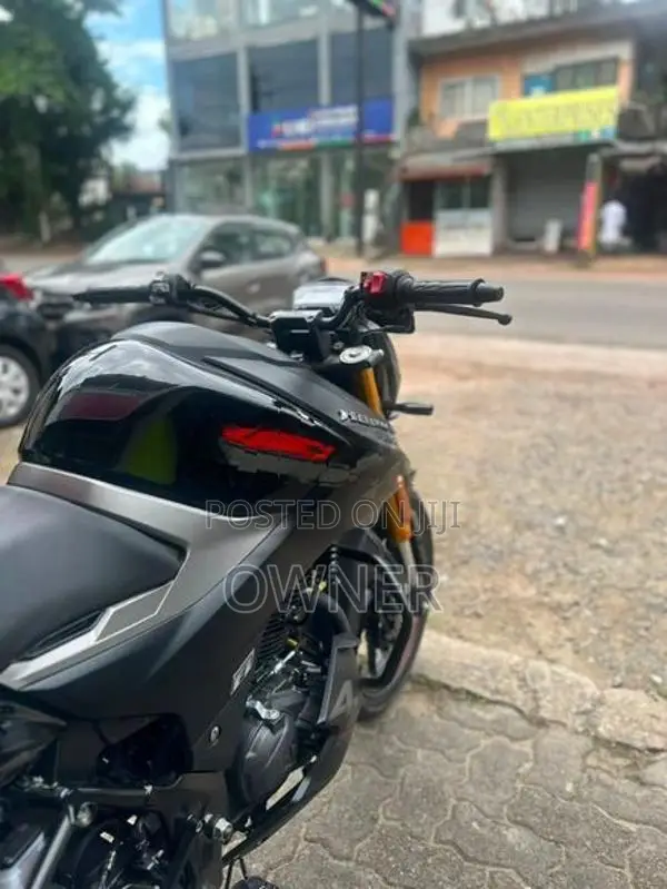Hero Hunk 160R 2026