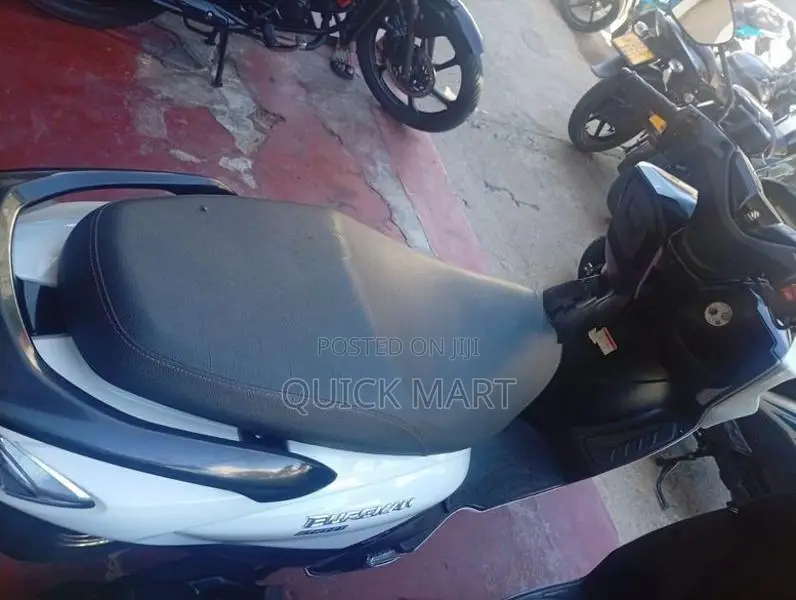 Suzuki Burgman 125 2026