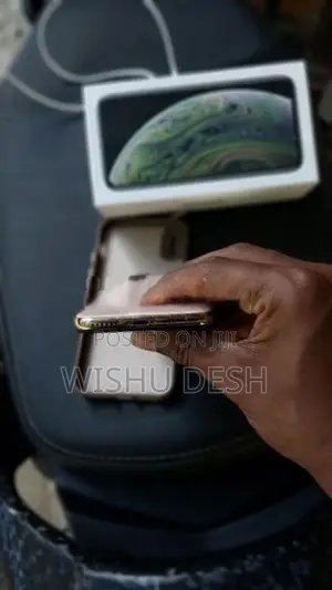 Apple iPhone XS (Used)