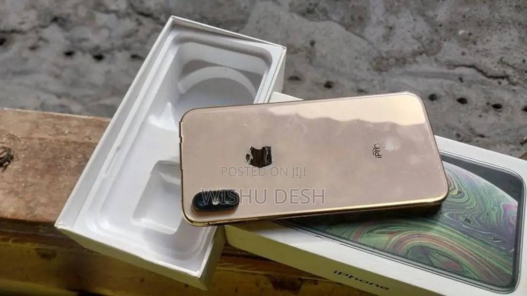 Apple iPhone XS (Used)
