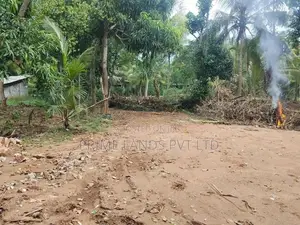 අනුරාධපුර නුවර වැව ආසන්නයෙන් ළගදීම සින්නක්කර බිම්කොටස්