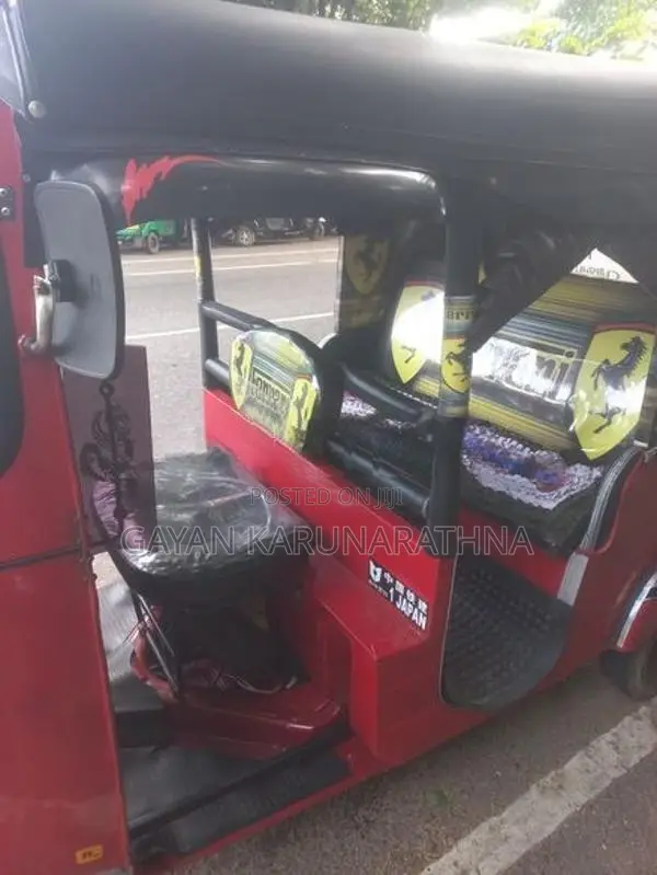 Bajaj RE 2015