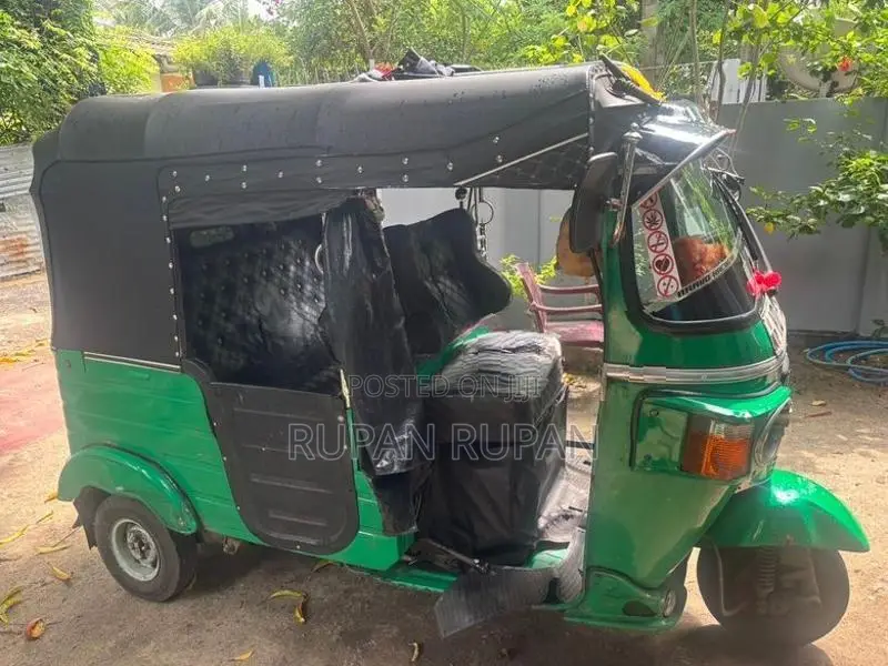 Bajaj RE 2014
