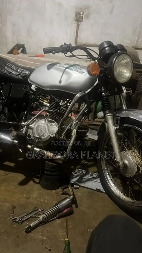 Bajaj Boxer 2000