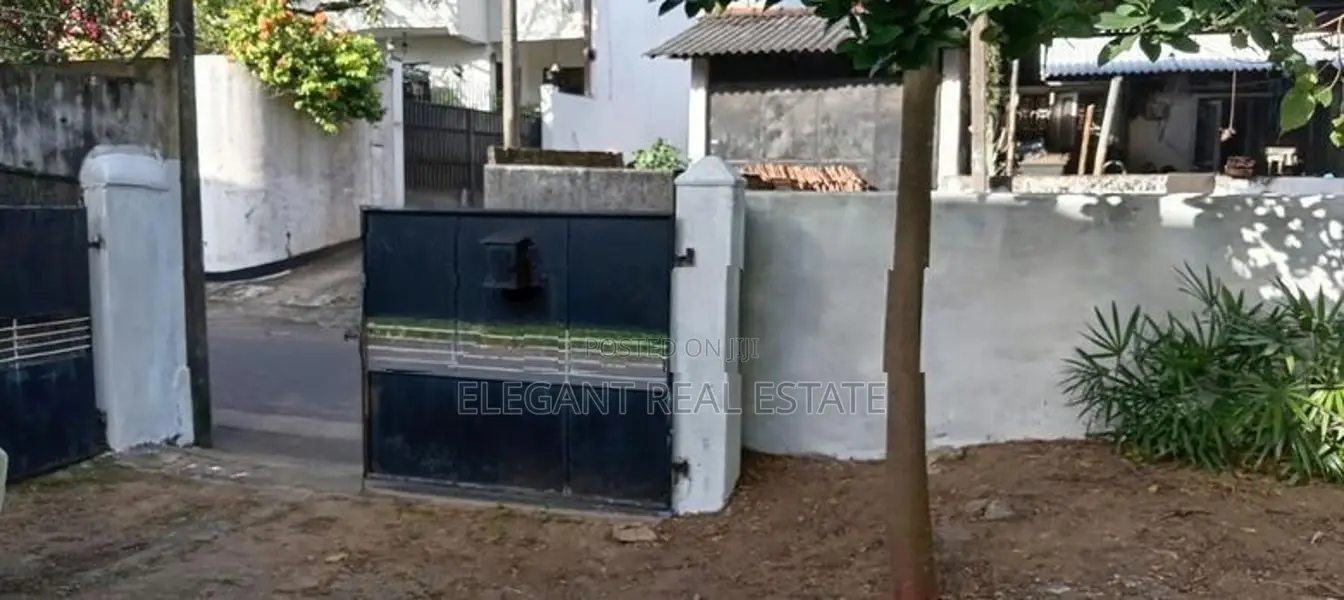 Land With House - 9.7 Perches For Sale In Battaramulla (A6828)