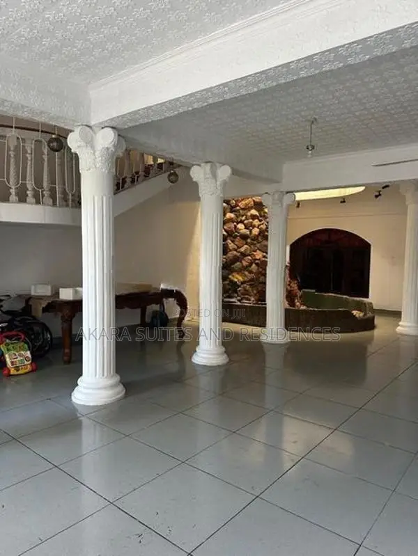 7,500 Sq.ft - Commercial House for Sale CP52236