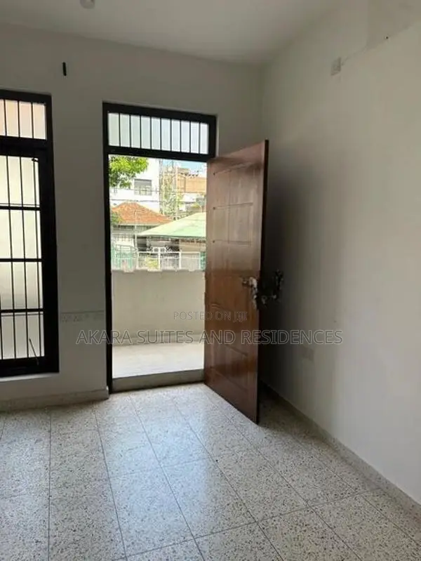 7,500 Sq.ft - Commercial House for Sale CP52236