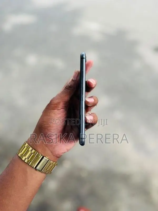 Apple iPhone 8 (Used)