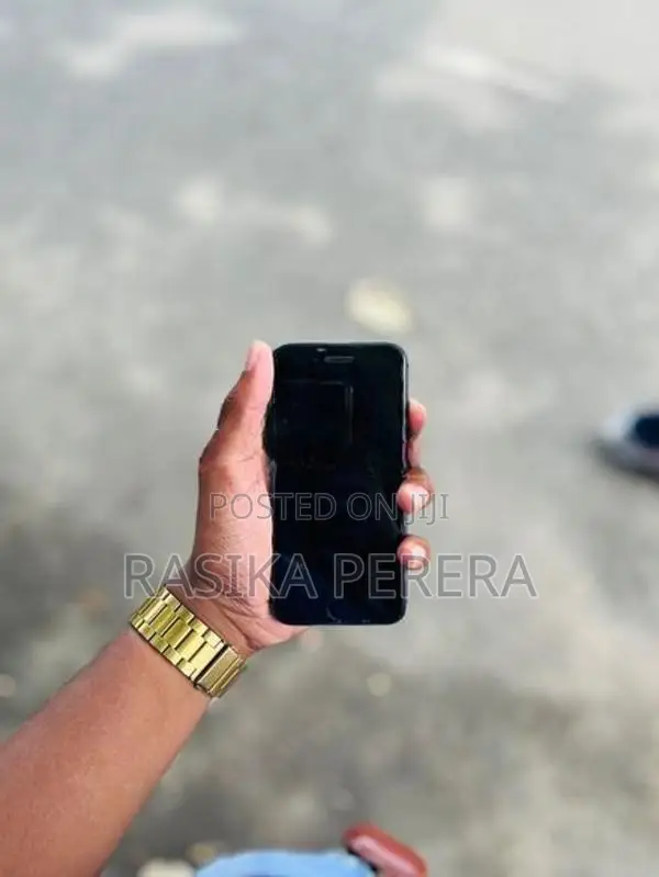 Apple iPhone 8 (Used)